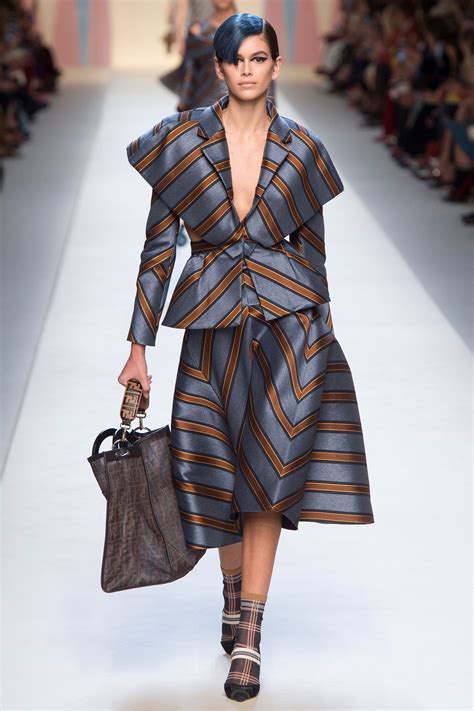 data sfilata fendi 2018|Fendi Spring 2018 Ready.